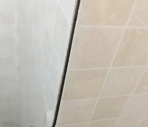 忻州瓷砖空鼓维修公司分享阳台瓷砖脱落的修复过程可以分为以下几个步骤